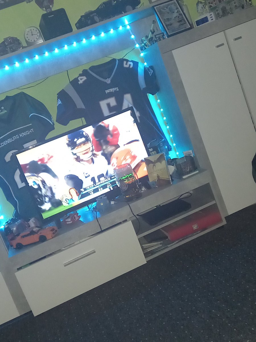 Jonasans1's tweet photo. In diesem Sinne auf einen entspannten Play-Off Abend 🍻🐆
#DUUUVAL #ranNFL 
@ransport @Icke41 @bcb_germany https://t.co/r4vANPRkh3