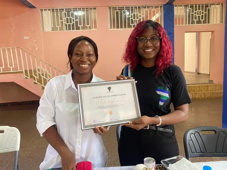 Lynnkay94's tweet photo. It’s an honour to share my knowledge and raise awareness on #mentalheath to these beautiful, black @ bold ladies🖤 Pleased to meet the other speakers, members of the Black &amp; Bold Foundation and the lovely participants. #SaloneTwitter https://t.co/zD0DYUU6wT