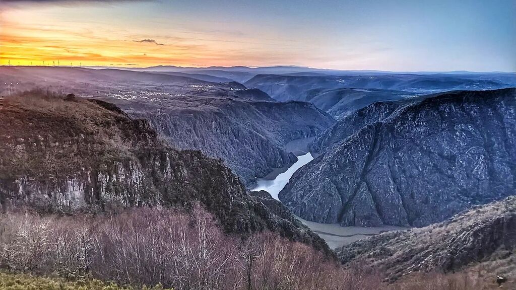 pd_diaz's tweet photo. "Solpor Sacro" 🌄
·
·
#MiradoirodeCabezoás ~ #OCañóndoSil, #RibeiraSacra.
·
#ParadadoSil, #TerradeCaldelas, #Ourense, #Galiza / #Galicia. » https://t.co/KEF7JPfuLo https://t.co/1OfXNaphWO