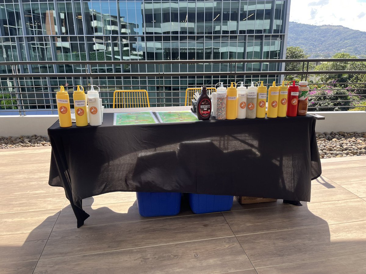 mangosvane's tweet photo. Primer evento del año, estuvimos repartiendo manguitos a los trabajadores de la empresa Roche, para darles la bienvenida de este 2023, y su vuelta al trabajo.🥭🧡💚
•Gracias a la empresa HIT, por una vez más confiar en nuestro trabajo.🙌🏼🧡•
#MangosVane #mangolovers https://t.co/9YM0q4VA17