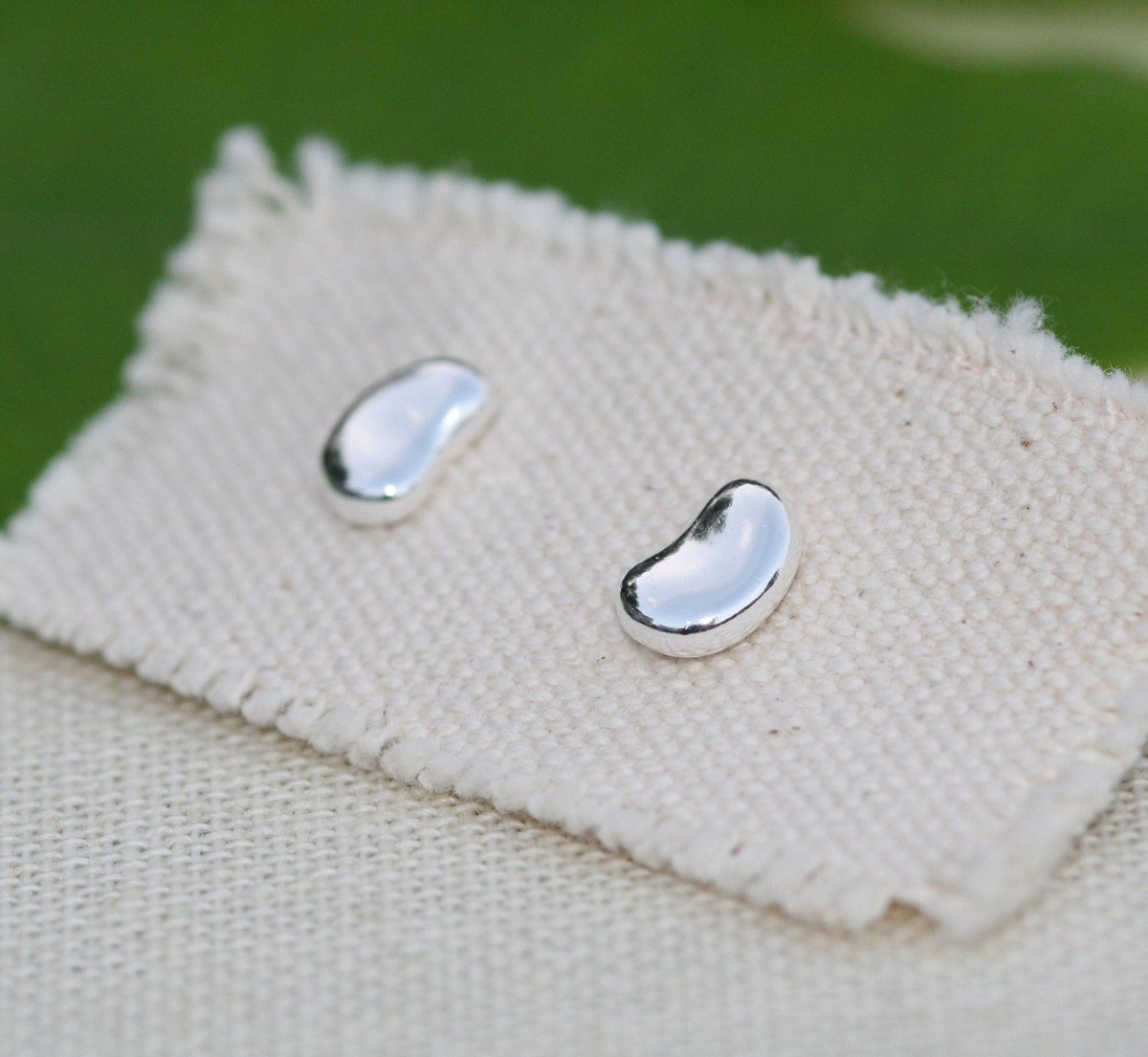 VicStoneNYC_'s tweet photo. Thanks for the kind words! ★★★★★ "My son bought these for his sister for Christmas. They are well made and the packaging was very nice 😊" Rebecca S. https://t.co/xSywp0wsqS #etsy #unisexadults #silver #pushback #tragus #tinystuds #goldearrings #cartilageearrings #summ https://t.co/jHJqYKaw0m