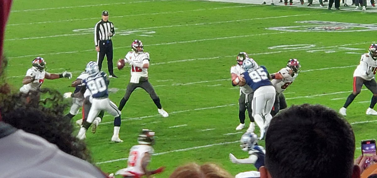 KristineCram's tweet photo. @AllAboutBucs @TomBrady @Buccaneers Got to see him play 2x this year....1 regular season and then wildcard (both in Tampa).
Selfishly hoping he doesn't retire but if he does at least I can say that I saw his last game. https://t.co/98EI7bYK8w