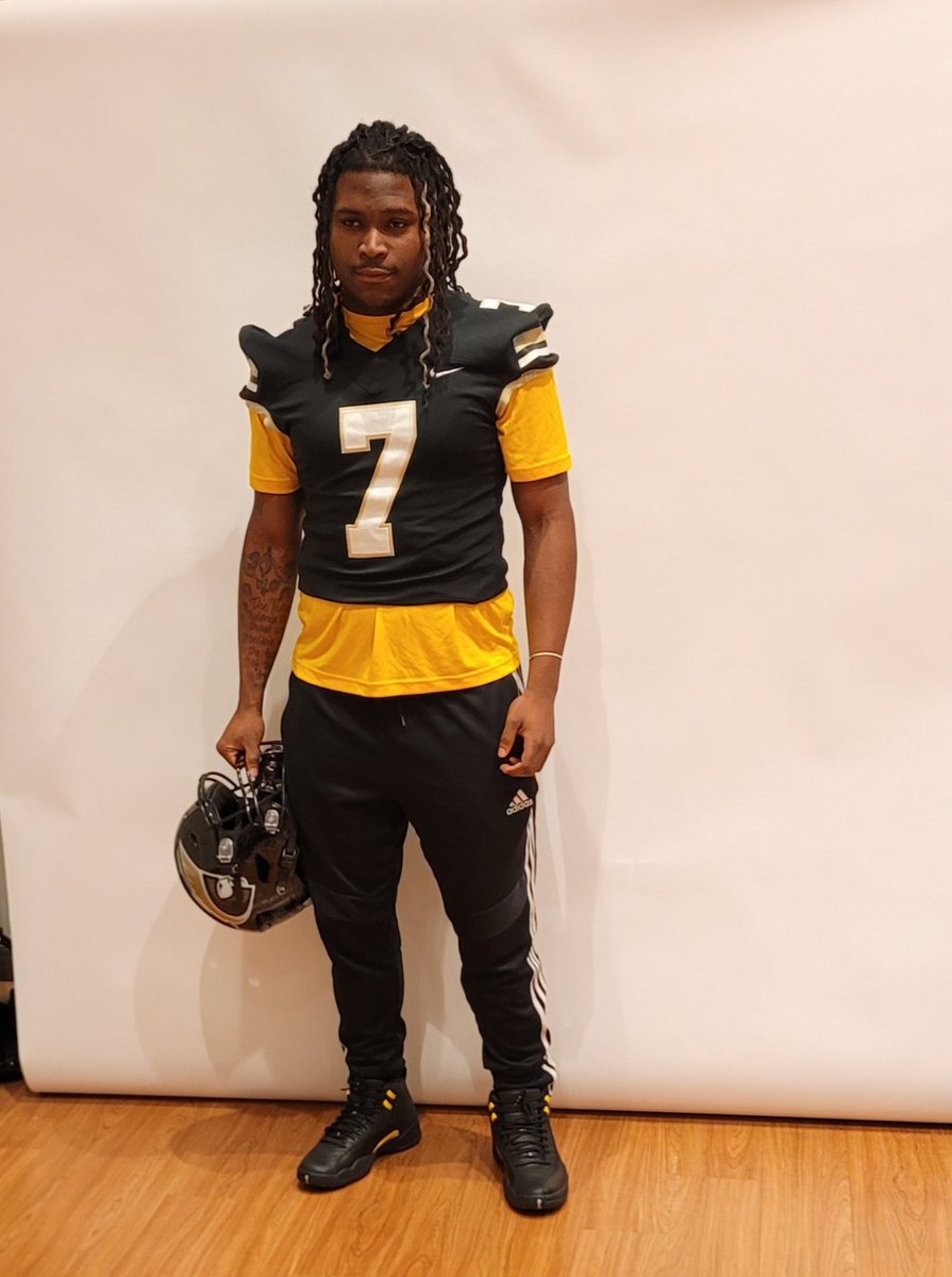 Had a great official today! Thanks to the whole Trojan staff!💛🖤 <a href="/bobby_lamb/">Bobby Lamb</a> <a href="/SethStrick11/">𝐒𝐞𝐭𝐡 𝐒𝐭𝐫𝐢𝐜𝐤𝐥𝐚𝐧𝐝</a>