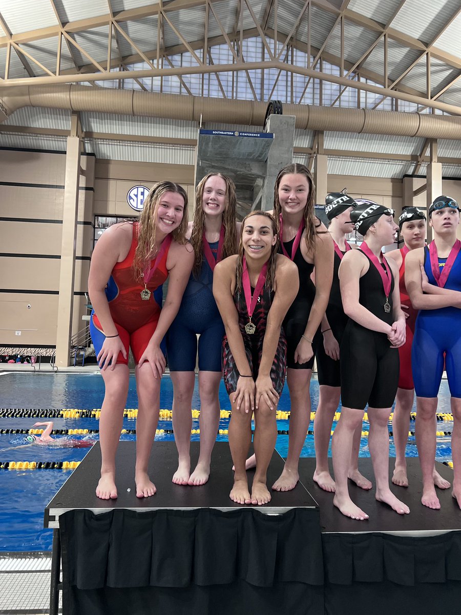Your COMO Invite 200 Freestyle Relay CHAMPIONS! shattering their school record from last night with a time of 1:39.31 !! 

Big congrats to Anna Hess, Lillie Zoller, Myah Frashier, and Iyana Foster!!