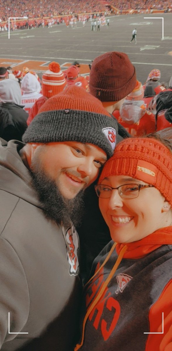 mraern7's tweet photo. Cheering on #ChiefsKingdom with my hubby #mahomesmagic or #hennethingispossible on #GEHAfield at #arrowheadstadium we are #superbowlbound https://t.co/hAQSM4kMm7