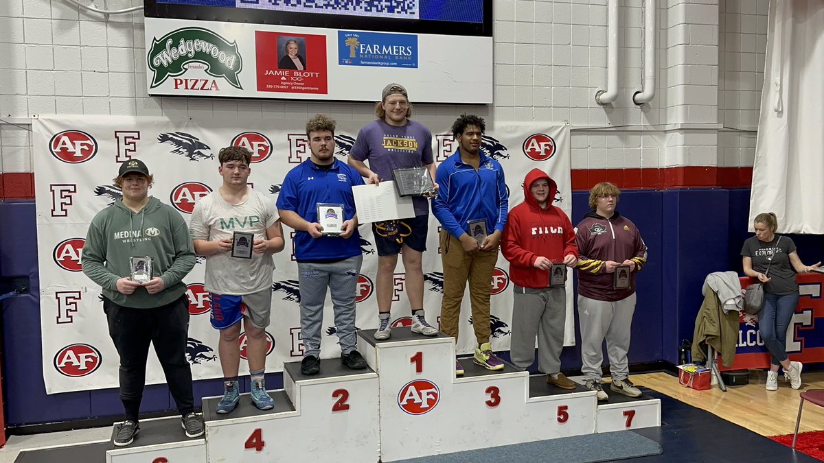 Polar Bear Wrestling tweet media