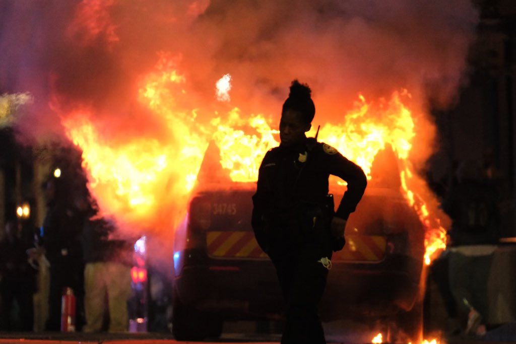 ChrisCarr_Ga's tweet image. To the Atlanta Media:

Peaceful protestors use words.

Rioters smash windows, set police cars on fire &amp;amp; shoot law enforcement officers.

Stop calling these people protesters.

@FOX5Atlanta @ajc @wsbtv @11Alive @gpbnews 
@GBI_GA @ga_dps @AtlantaPolice