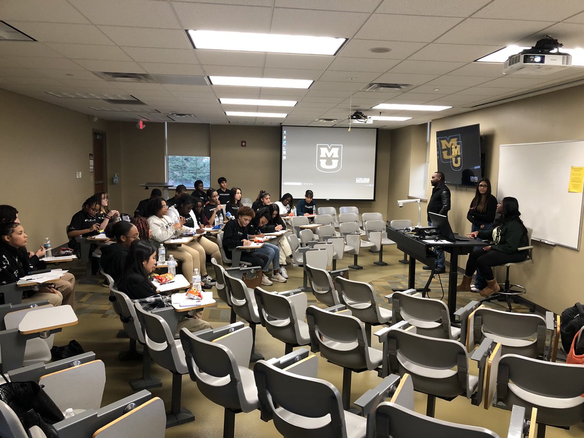 CPSMACScholars's tweet photo. MOCHA WOCHA Scholars learning about the college admission process, and how to pay for college from those who know #AEO https://t.co/OVErH7MDUh