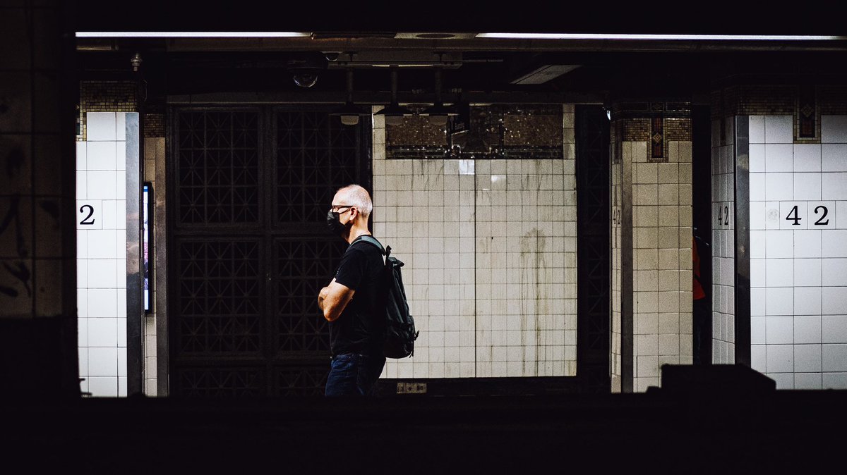 velenz_photos's tweet photo. Train station vibes, tell me what you think #nyctransitsystem #nycsubway #subway #nycmetro #velenz #streetphotography https://t.co/qn9eWx1fUq