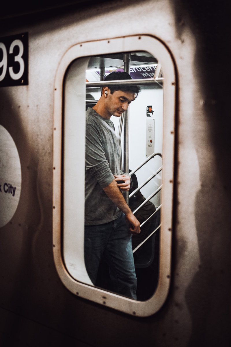 velenz_photos's tweet photo. Train station vibes, tell me what you think #nyctransitsystem #nycsubway #subway #nycmetro #velenz #streetphotography https://t.co/qn9eWx1fUq