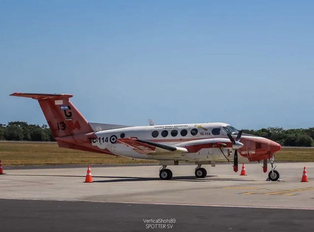 PucaraDefensa's tweet photo. El cuarto #TC12B #Huron para la @FuerzaAerea_Arg en camino
@MindefArg #fondef @Beechcraft #b200 #tc12 #turboprop #enlace #armacuar #rioIV #beech
https://t.co/S8bM8nTJLo https://t.co/qjCSUFCpsa