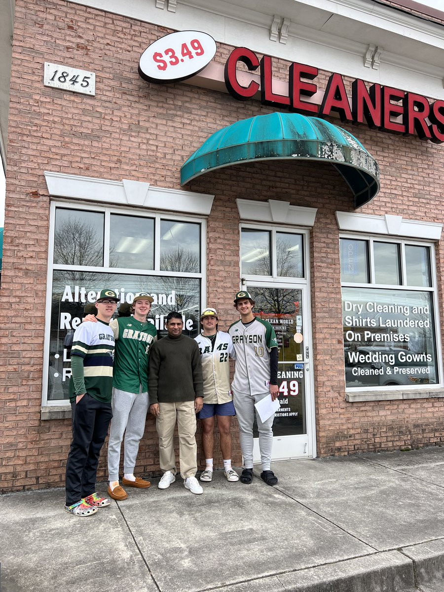 ghsbase's tweet photo. Great first Sponsorship “Run” around the Grayson Community.  Thanks to the moms, Ms. Brooks, Ms. Gunter, Ms. Lawrence, Ms. Maier, Ms. Smith, and Ms. Williams, and the Varsity players for their efforts!  Several businesses committed to sponsoring the program!  #GraysonCommunity https://t.co/RTuDWYiQR9