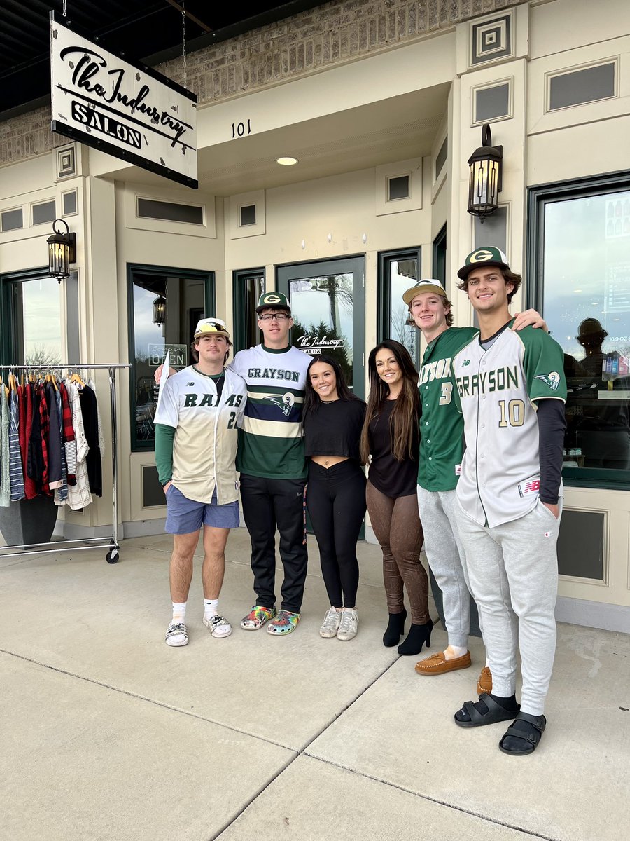 ghsbase's tweet photo. Great first Sponsorship “Run” around the Grayson Community.  Thanks to the moms, Ms. Brooks, Ms. Gunter, Ms. Lawrence, Ms. Maier, Ms. Smith, and Ms. Williams, and the Varsity players for their efforts!  Several businesses committed to sponsoring the program!  #GraysonCommunity https://t.co/RTuDWYiQR9