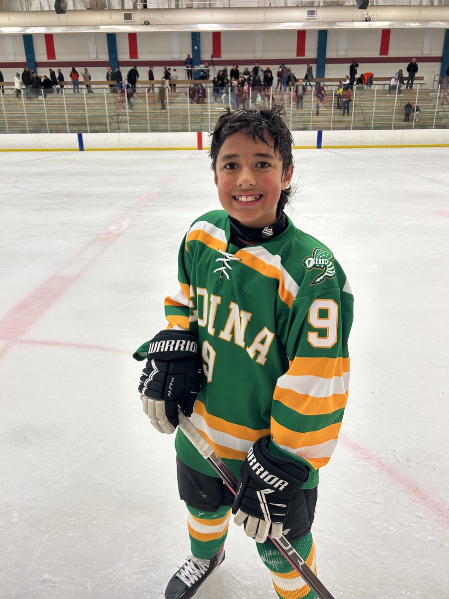YouthHockeyHub's tweet photo. Squirtacular 2023 

SQTB

Edina > Sioux Falls (6-2)

#LotzzaMotzza Player of the Game - Alexander Wyrobek

#Squirtacular23 https://t.co/wotUypDqWX