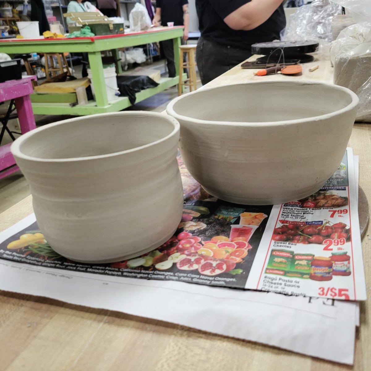 3 pots thrown, 8 pots trimmed! 😁

#pottery #handthrown #ceramics #SaturdayMorning