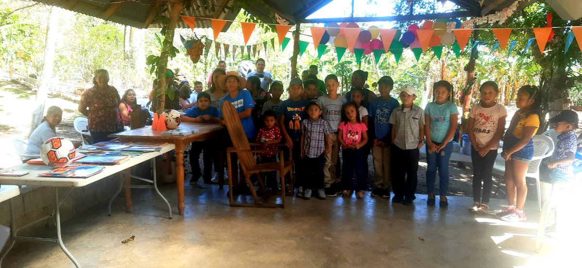 sanjosefusave's tweet photo. En  el  día   de hoy  #fusavevoluntarios participaron  en #Veranosfelices que  organiza   la  #juntacomunaldebarnizal en #Calobre #Veraguas  #Panama . #FUSAVE #PintaCarita #losniñosprimero https://t.co/cWkFOWzUAc