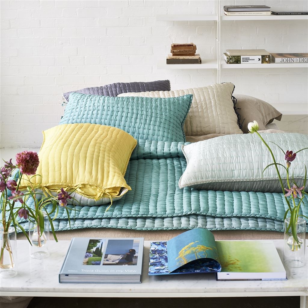 DefiningEleganc's tweet image. Designers Guild Chenevard Sky &amp;amp; Cloud Quilts
You’ll love the soft pastel color choices and hand-quilting with a contrast cross stitch detail. #DefiningEleganceDotCom #DesignersGuild #Coverlet #Sham
definingelegance.com/Designers-Guil…
