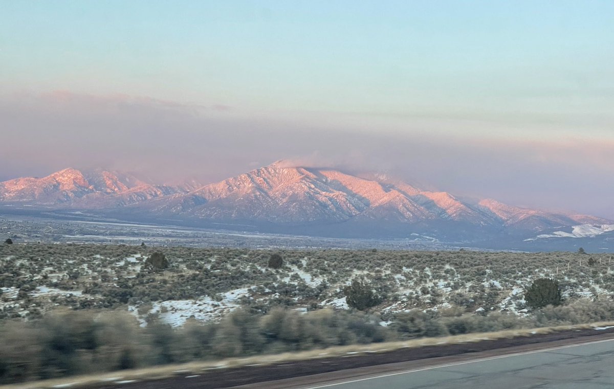 mamajenninabq1's tweet photo. Taos Mountains in the Golden Hour light! Beautiful! #northernnm https://t.co/AeOhfYJ69g