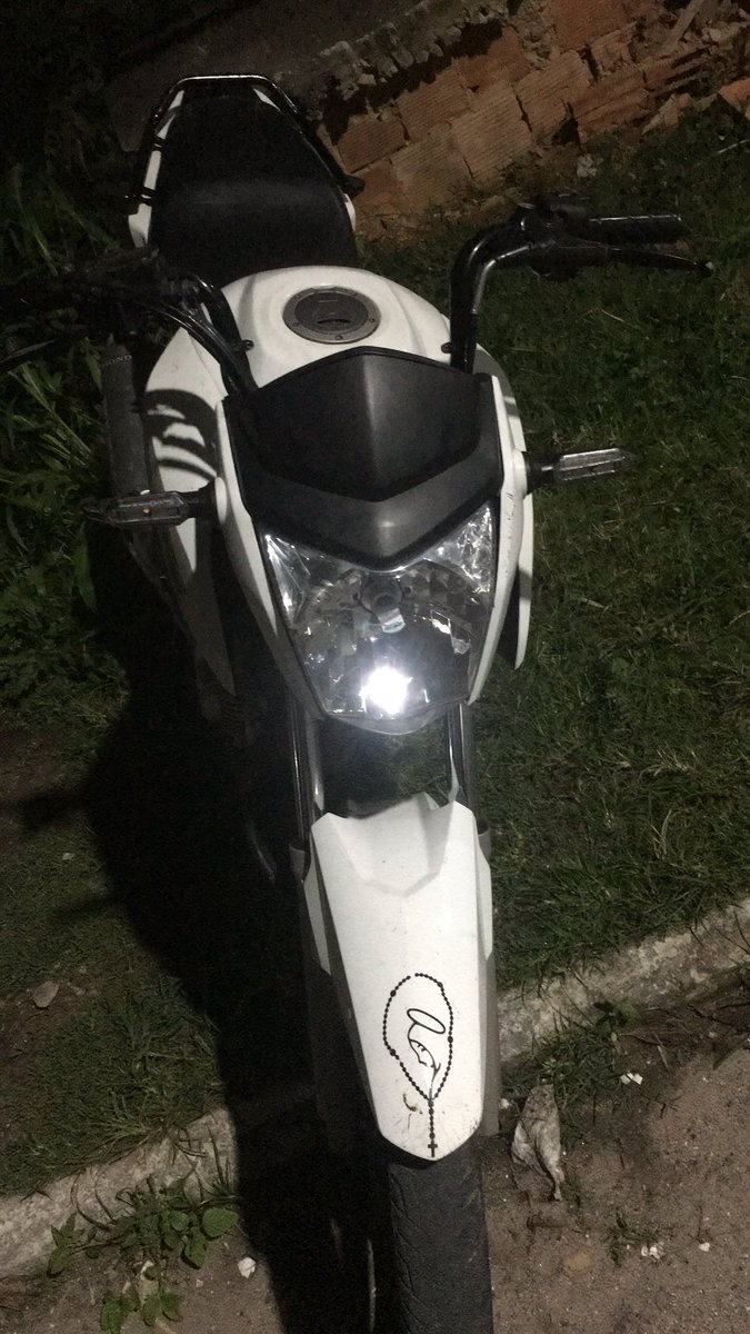 Oi boa noite meus amigos roubarão minha moto ontem Na chave na porta da minha casa quem poder dar essa força aí placa LMP-7F96 FAN 160 branca quem não poder também de boa obrigado a todos