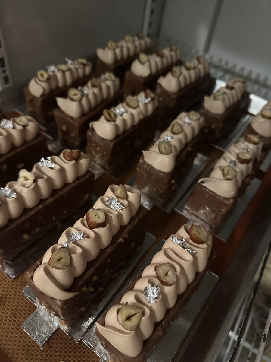 Quiero ser invitada de la boda que entrego hoy, guarden espacio 🎂🍫🍰🍪
