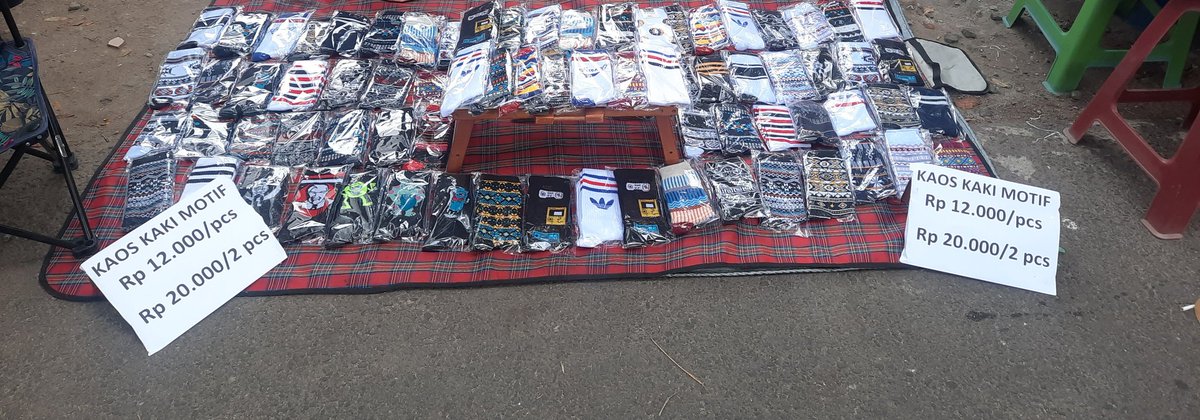 dearniptr's tweet photo. Ayo guys merapat ke pasar pagi puribeta, NOW!! Bazar Kaos Kaki Motif nih lucu2 bgt murah lagi 🥰😍😍 https://t.co/IAh4Rd8VWk