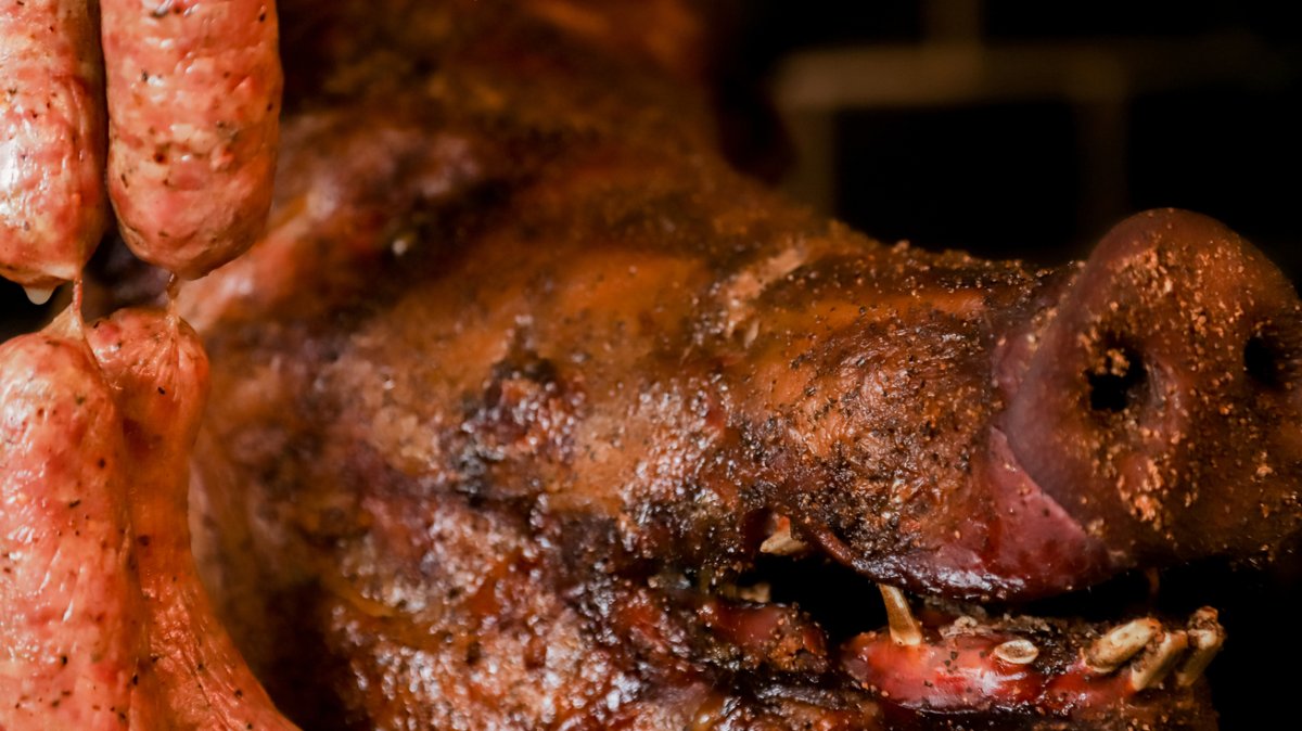 BEASTBBQSTL's tweet photo. Live-Fire Brunch opens at 10AM!!
- Nose-to-Tail carving station, including Brisket, Hog Head, Porchetta, Ham, Turkey Breast, Sausages, Smoked Salmon & Grilled Pineapple
#sundayfunday #brunch #gotobrunch #placetoeat #stlbrunch #stlfoodie #stlouisfoodie #stlfood #stlbbq #porchetta https://t.co/BhocIki7Yf