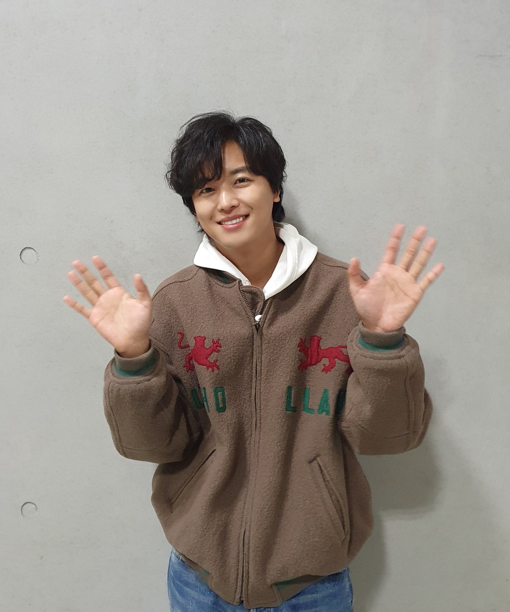 jump_ent_'s tweet photo. [#연우진][#이승준][#사강][#한승원]
지난 한 해 동안 보내주신 성원에 깊이 감사드립니다
올해도 많은 관심 부탁드립니다
🌞새해 복 많이 받으세요🌞 https://t.co/XSspftCDbq