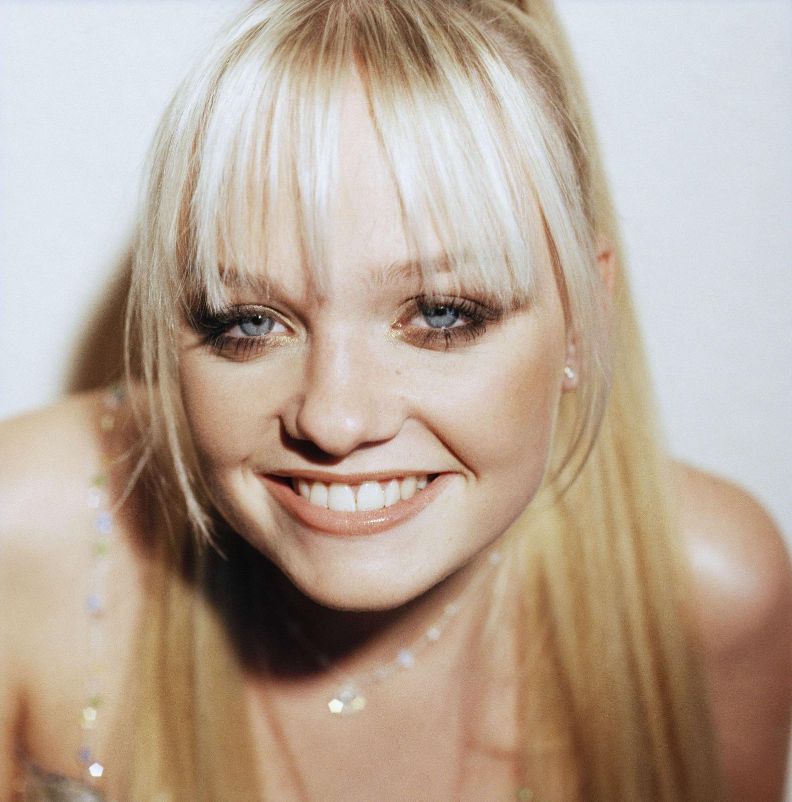 Feliz Aniversário (Happy Birthday), Emma Bunton        