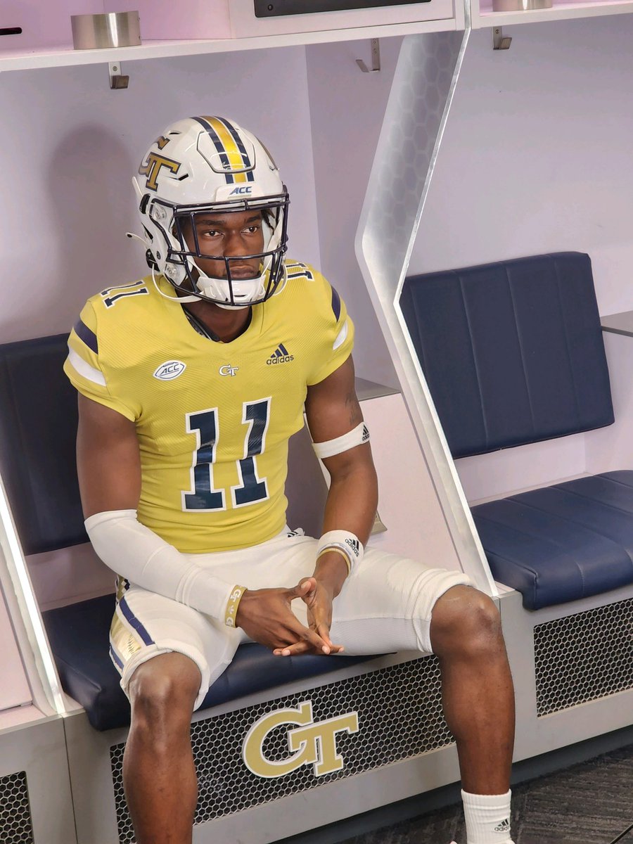 I had an amazing day at Georgia Tech today! I loved the love they showed towards me and my family and just enjoyed the atmosphere and the city environment! Thank you @CoachSherrerGT for inviting me to y’all junior day! 🐝🐝 <a href="/Cj_Jones27/">Carjarian “CJ” Jones 🤍💙💛</a>