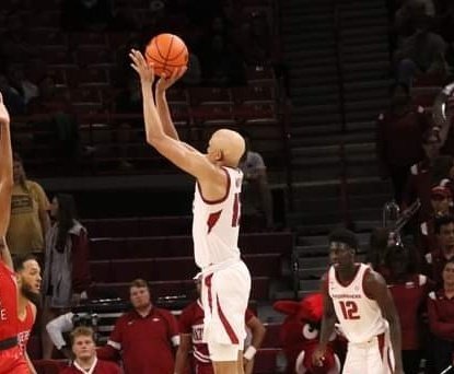 ARHoopScoop's tweet photo. From the "You'll-be-glad-to-know" files ...

In Arkansas's last 5 wins, freshman Jordan Walsh has avg. ...

- 10.6 ppg
- 63.6% FGs
- 41.7% 3FGs
- 4.8 rpg
- 2.0 spg
- 1.0 ast https://t.co/g0utYBhqA4