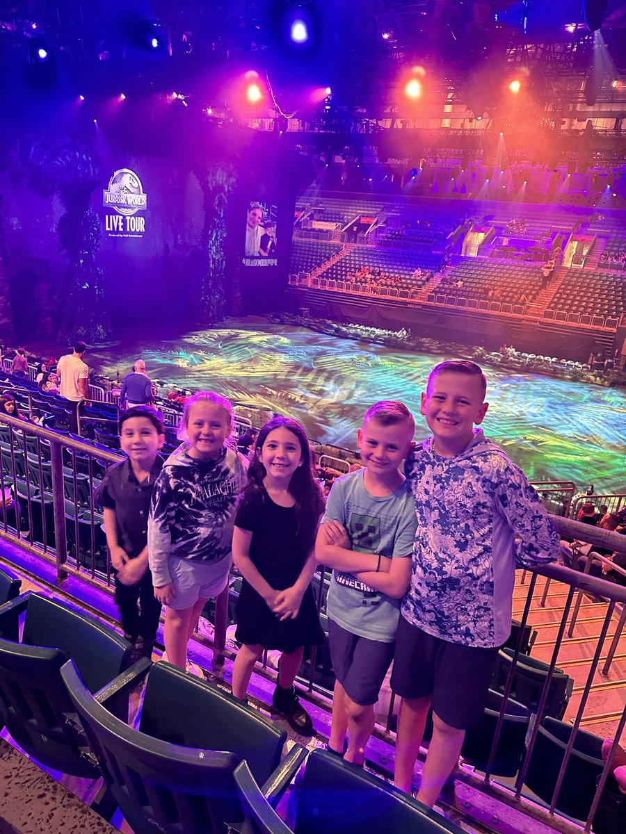 lauracoblog's tweet photo. #jurassicworldlivetour https://t.co/J9i5Kg5hzZ