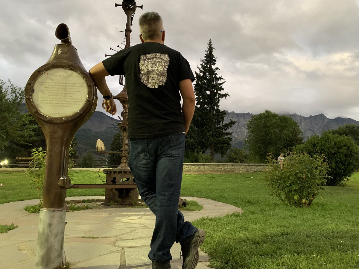 Malbec Riojano o Cabernet Salteño?  Un cuevero suelto en El Bolsón! La Mussuneta no paraaaa <a href="/VinotecaMRWines/">Musu</a>