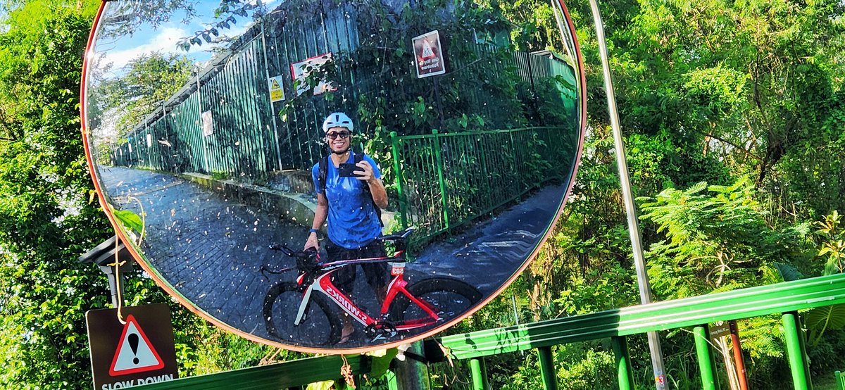 Tobionekinobi's tweet photo. oh shit a mirror 🤣🥰🫰snap!
#triathete #Triathlon #swim #bike #run #ChineseNewYear2023 #singapore https://t.co/HvIYKAQrhu