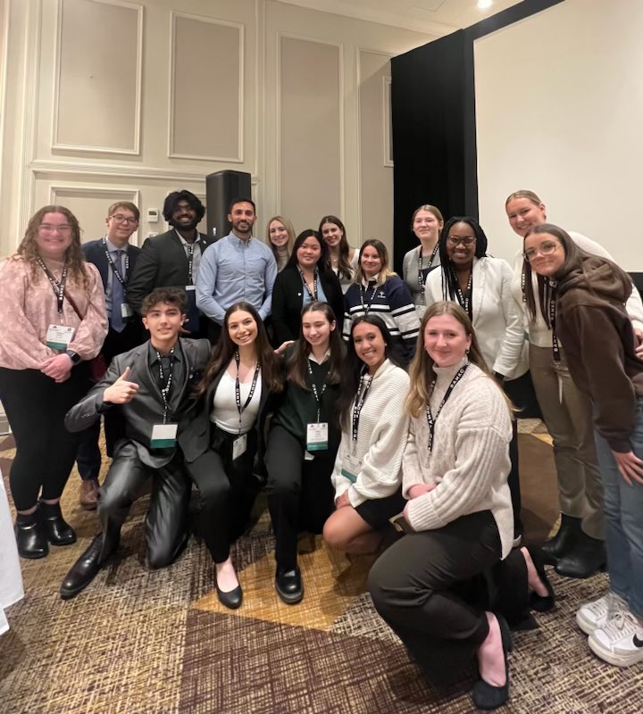 Sflecce's tweet photo. I appreciated the opportunity to address @CatholicEdu #CTS2023 -- to discuss our focus on getting kids back on track.
Also enjoyed chatting with student trustees about Ontario's #PlanToCatchUp - including enhanced mental health & tutoring supports, & skills-focused curricula. https://t.co/nfWtacL0cw