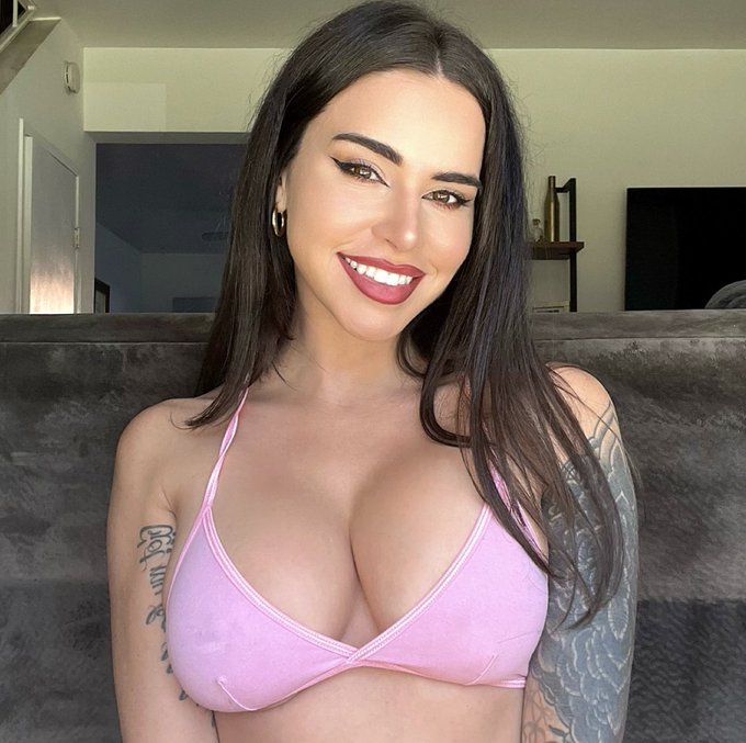 Sending out a brand new b/g scene on my OF! :) don&rsquo;t miss out! https://t.co/w5zzioMP9A<a href="/tag/newprofilepic"class="tags"><span>#newprofilepic</span></a>