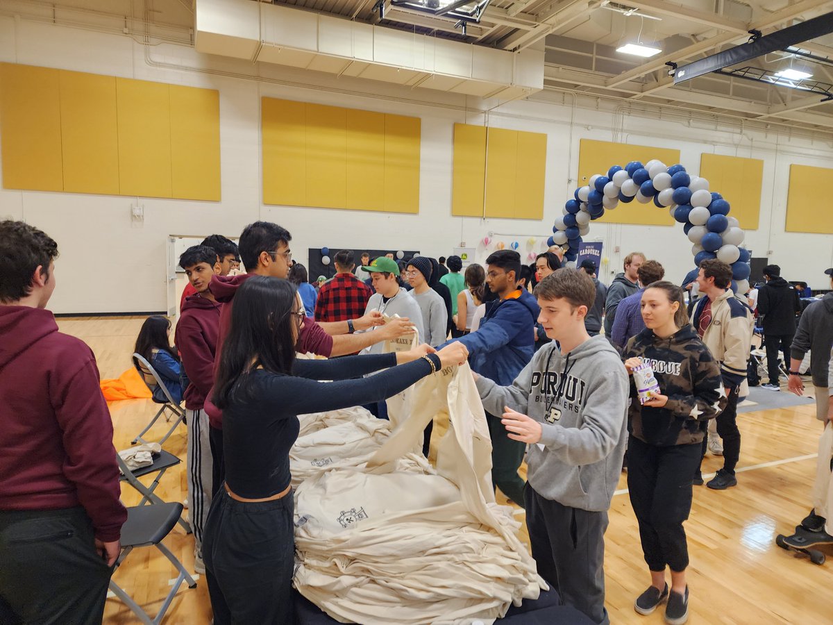 thisisryanswift's tweet image. Unsurprisingly, @BoilerMake1 is still a great event. Hackers still love free swag too. #BoilerMake @MLHacks Demoes tomorrow morning!