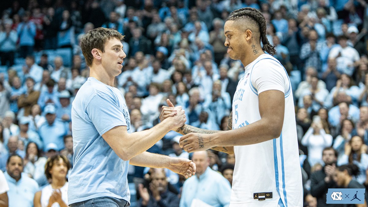 UNC_Basketball's tweet photo. THIS is #CarolinaFamily 🤝 https://t.co/FYisxtbY88