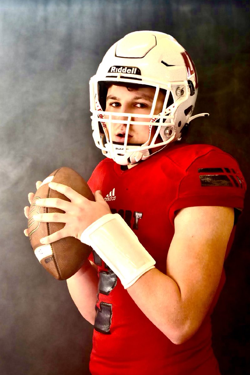 Blessed to receive a scholarship offer from Davenport University 🖤❤️ <a href="/SparkyMcEwen1/">Sparky McEwen</a> <a href="/Coach_Jlew/">Coach Juwan Lewis</a> <a href="/DevinRussell73/">Devin Russell</a>