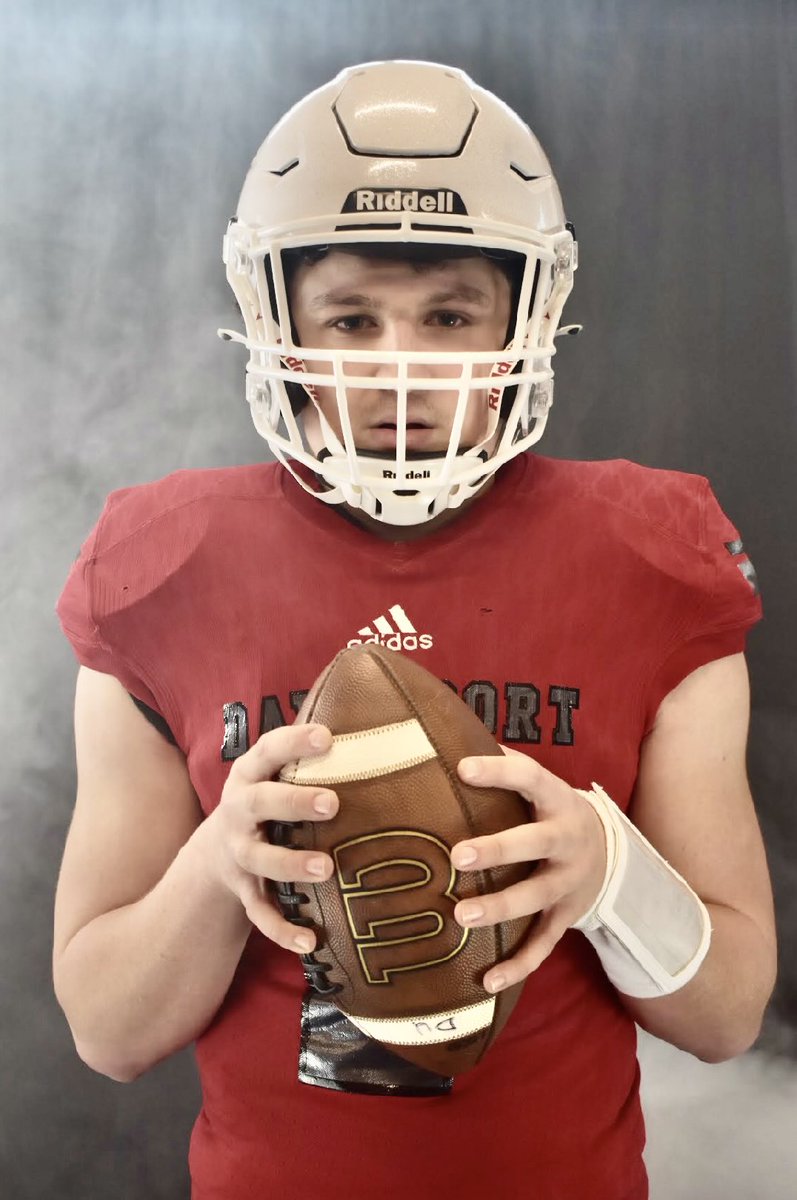 Bernie_BV3's tweet photo. Blessed to receive a scholarship offer from Davenport University 🖤❤️ @SparkyMcEwen1 @Coach_Jlew @DevinRussell73 https://t.co/uypPHvEWGX