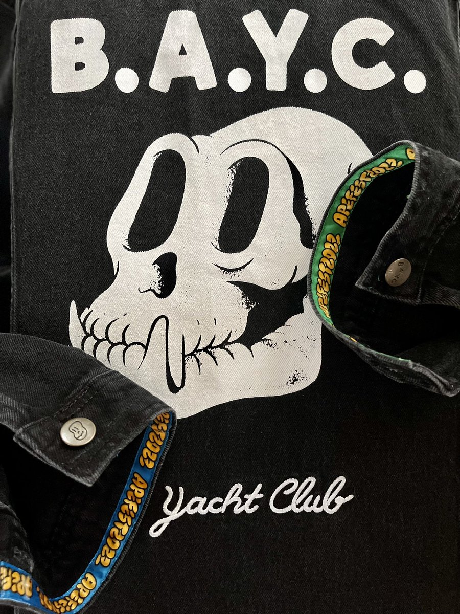 I fell in love w/ this jacket at ApeFest 2022, now I wear my heart on my sleeve 🖤

<a href="/BoredApeYC/">Bored Ape Yacht Club 🍌</a> <a href="/mcbess/">mcbess</a> <a href="/DudesFactory/">The Dudes</a>