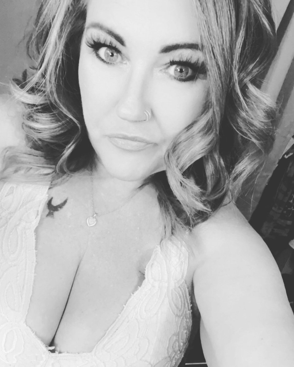 Whiskeyjenn81's tweet photo. Saturday and kinda bored!! https://t.co/PQfXr4fXWz #onlyfansFree #OnlyFansgratis https://t.co/CyHoU83qXZ