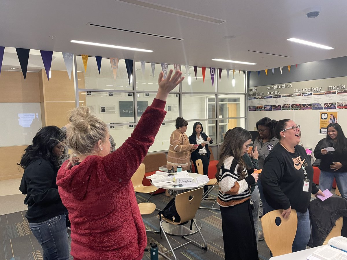 RientsAndrea's tweet photo. Ready for the next step in stand up, hand up, pair up?!? As pairs shake and listen to eachothers sentence frames- have them TRADE! Active listening ignite! Pair - Share - Trade. #SIOPModel https://t.co/tpk3jShv8O