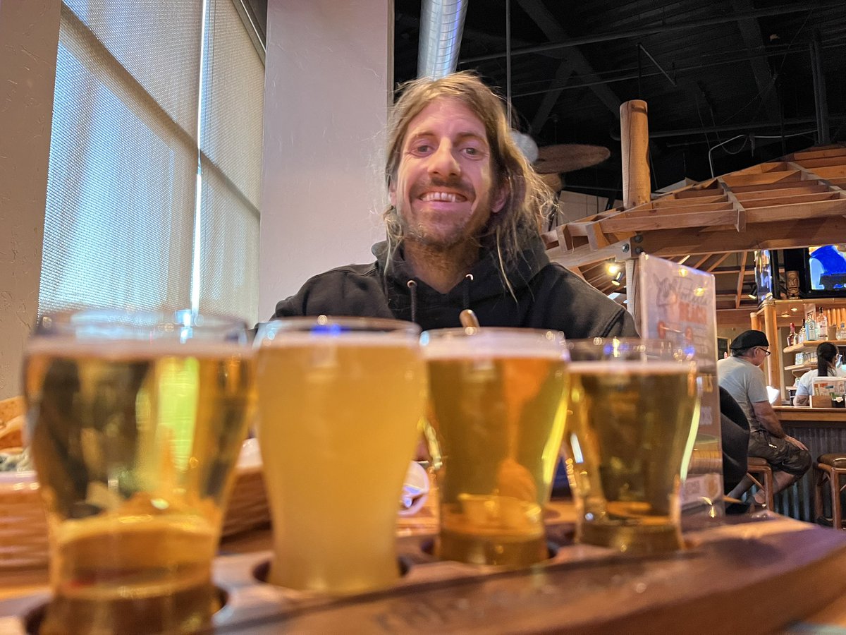 A flight before a flight <a href="/aaronjawshomoki/">Aaron Homoki</a> <a href="/IslandsBurgers/">Islands Burgers 🍔</a> 🍻