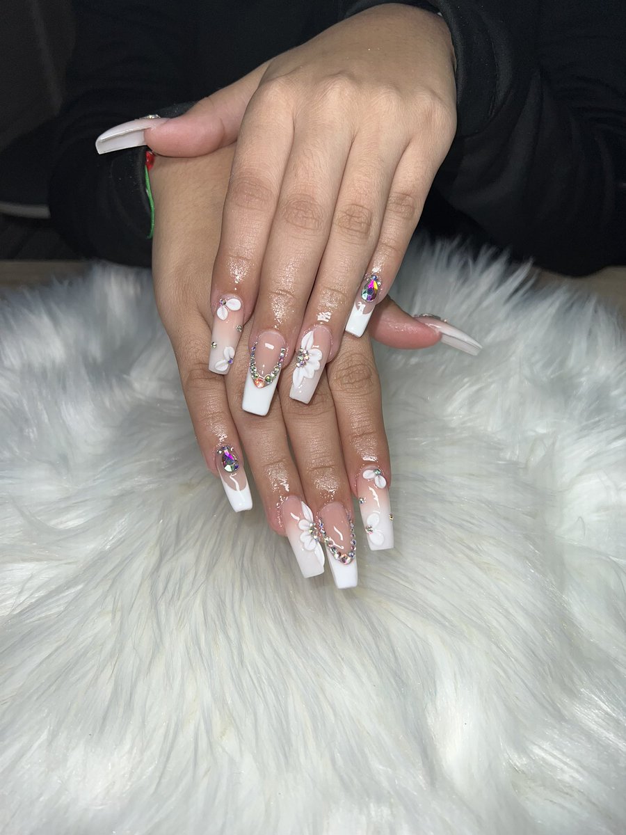 Laa_ruth23's tweet photo. Hey dolls!✨ I have openings this week! 💕 https://t.co/HUQxkLAd8k