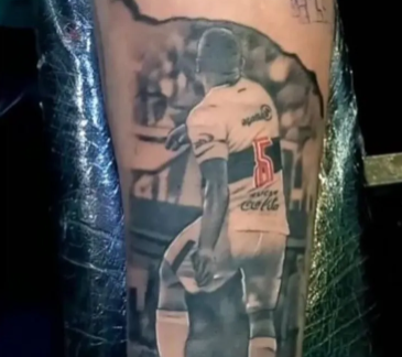 BusinessAlvarez's tweet photo. Tatuaje maravilloso. https://t.co/rrjqH5RP5C