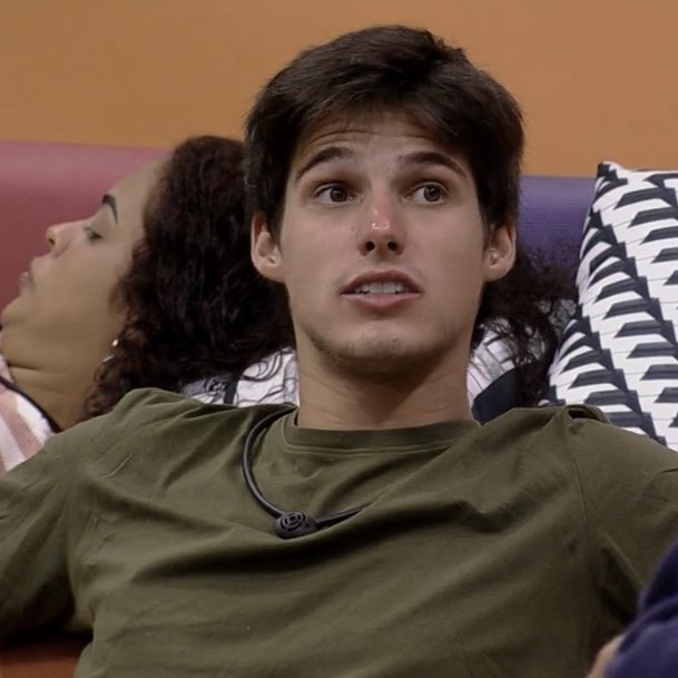 that90sshowbra's tweet photo. Gabriel: That '90s Show é ruim, prefiro That '70s Show

Fred: Discordo. As séries são ambientadas em épocas diferentes, embora façam parte da mesma história. Você não pode falar que uma deveria parecer a outra porque não é esse o objetivo.

O FRED É UMA LENDA MEU DEUS https://t.co/FUfsDhXlY6