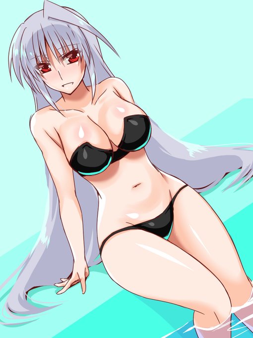 アインス黒水着～
この水着もポロっといっちゃいそうですよね～
でもイノセントではこれだった…
そうか、お胸盛り過ぎだから…かな? 