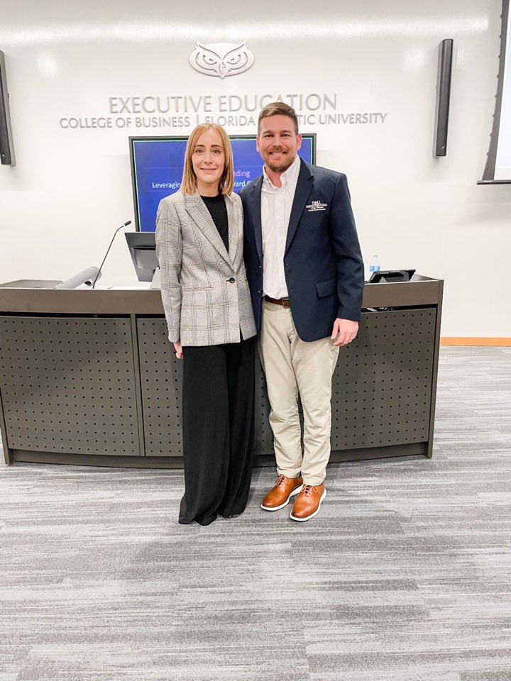 New year 🎉 new round of amazing guest speakers and courageous student speakers at the Executive Forum for our MBA students at @FAUExecEd. As is tradition in my class, a student interviews the guest and introduces them to the class. 

Why is this important for the students? (1/6)