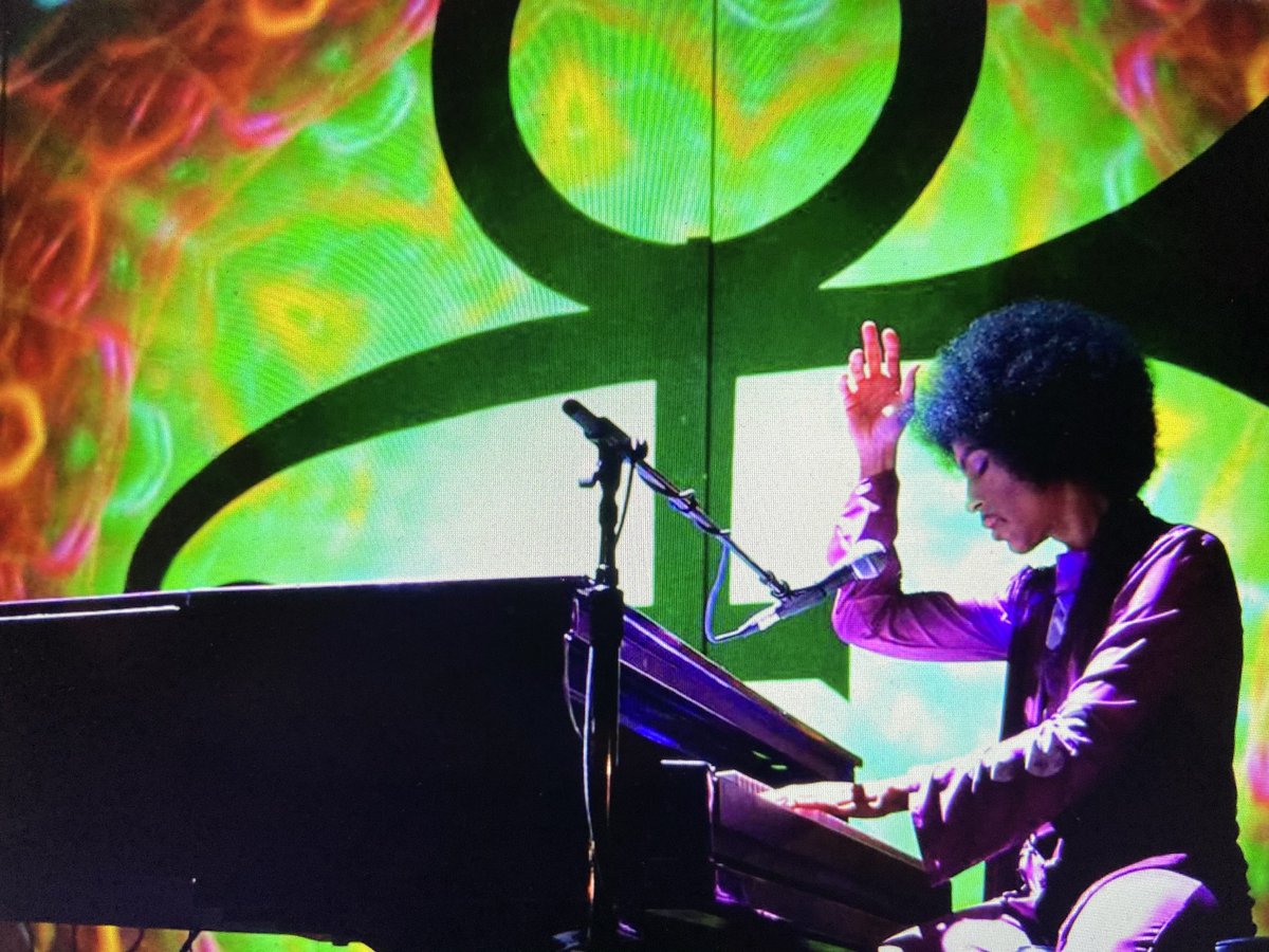A piano and a microphone. <a href="/prince/">Prince</a>. ⁦<a href="/PaisleyPark/">Paisley Park</a>⁩. 7 years ago today. Historic …