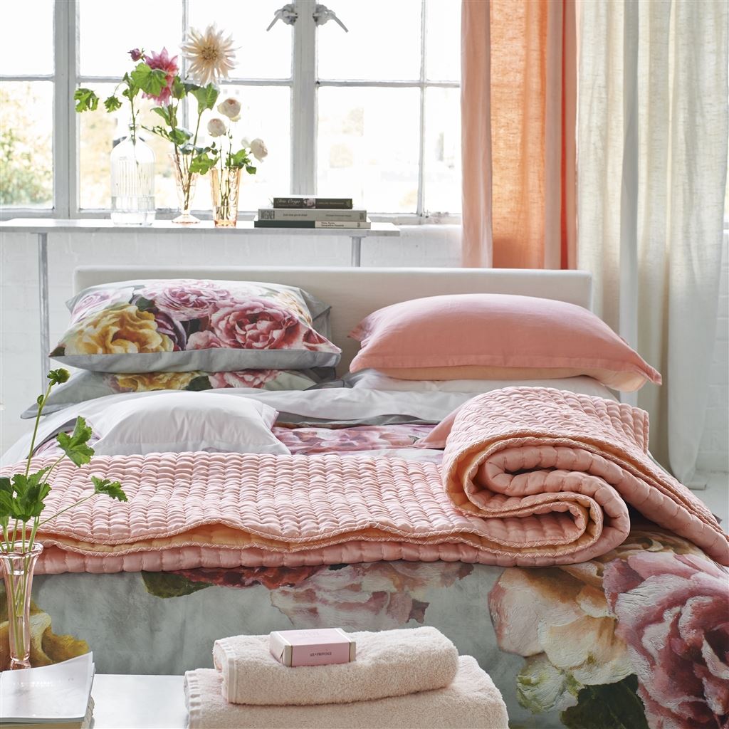 DefiningEleganc's tweet image. The Blossom &amp;amp; Peach-colored coverlet and sham are a beautiful addition to your bedroom.....
 #DefiningEleganceDotCom #DesignersGuild #Coverlet #Sham
definingelegance.com/blog/archives/…